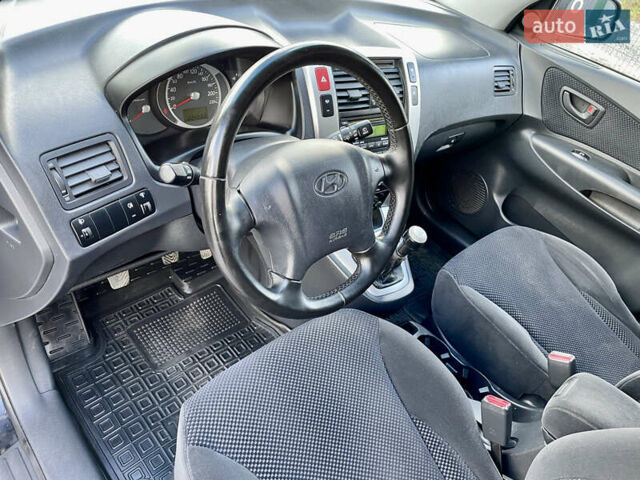 Черный Хендай Туксон, объемом двигателя 2 л и пробегом 224 тыс. км за 7750 $, фото 17 на Automoto.ua