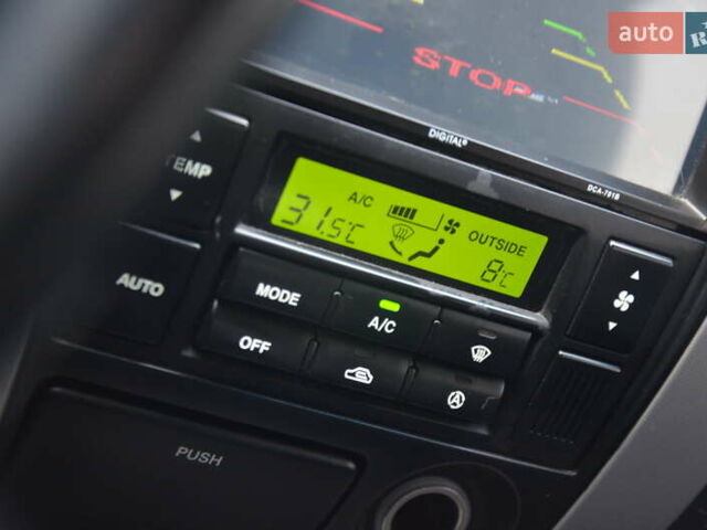 Черный Хендай Туксон, объемом двигателя 2 л и пробегом 183 тыс. км за 9150 $, фото 58 на Automoto.ua