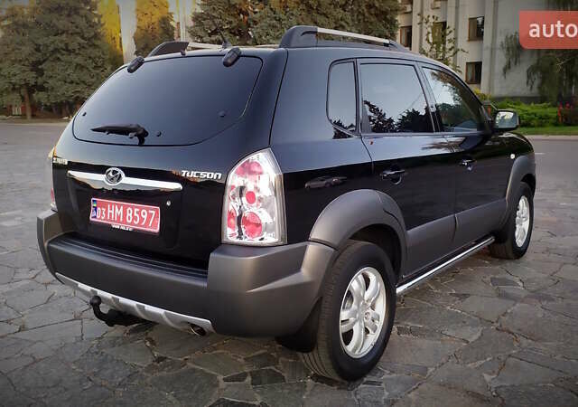 Черный Хендай Туксон, объемом двигателя 2 л и пробегом 230 тыс. км за 8600 $, фото 119 на Automoto.ua
