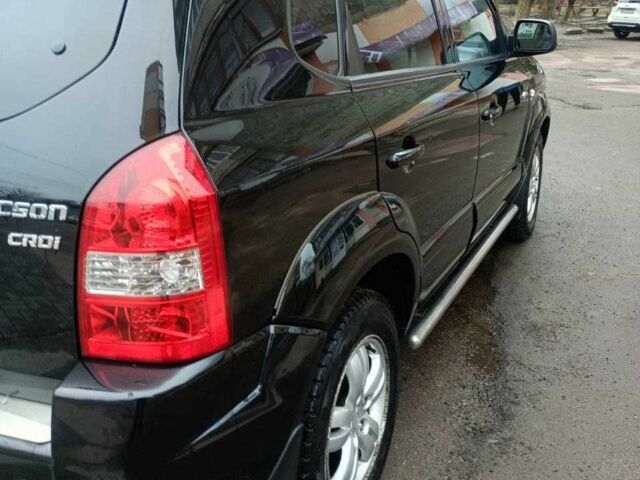 Черный Хендай Туксон, объемом двигателя 2 л и пробегом 200 тыс. км за 8300 $, фото 3 на Automoto.ua