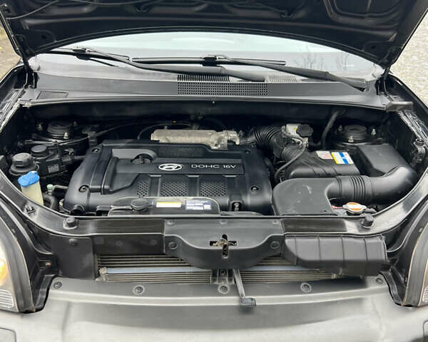 Чорний Хендай Туксон, об'ємом двигуна 1.98 л та пробігом 155 тис. км за 8750 $, фото 28 на Automoto.ua