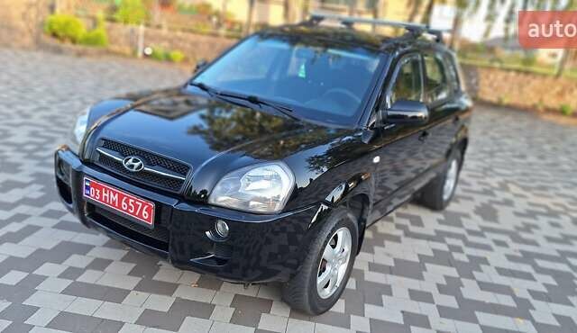 Черный Хендай Туксон, объемом двигателя 2 л и пробегом 190 тыс. км за 8150 $, фото 3 на Automoto.ua