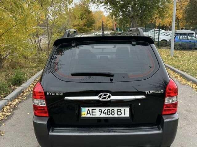 Хендай Туксон 2007 у Кам'янське (Дніпродзержинськ) на Automoto.ua Чорний Хендай Туксон, об'ємом двигуна 2 л та пробігом 162 тис. км за 7999 $, фото 5 на Automoto.ua