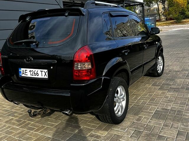 Чорний Хендай Туксон, об'ємом двигуна 2 л та пробігом 240 тис. км за 8600 $, фото 4 на Automoto.ua
