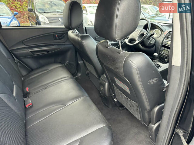 Чорний Хендай Туксон, об'ємом двигуна 2 л та пробігом 180 тис. км за 7999 $, фото 9 на Automoto.ua