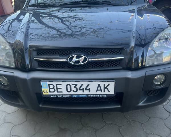 Черный Хендай Туксон, объемом двигателя 1.98 л и пробегом 300 тыс. км за 6800 $, фото 5 на Automoto.ua