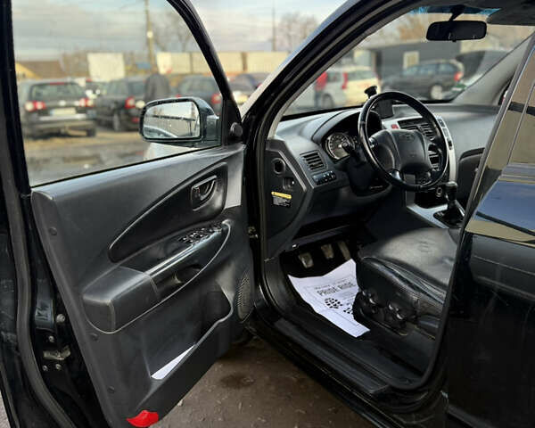 Черный Хендай Туксон, объемом двигателя 1.98 л и пробегом 230 тыс. км за 7750 $, фото 7 на Automoto.ua