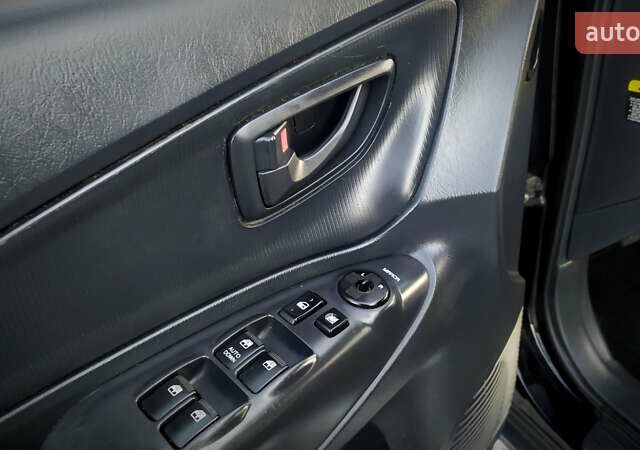 Черный Хендай Туксон, объемом двигателя 2 л и пробегом 230 тыс. км за 8600 $, фото 140 на Automoto.ua