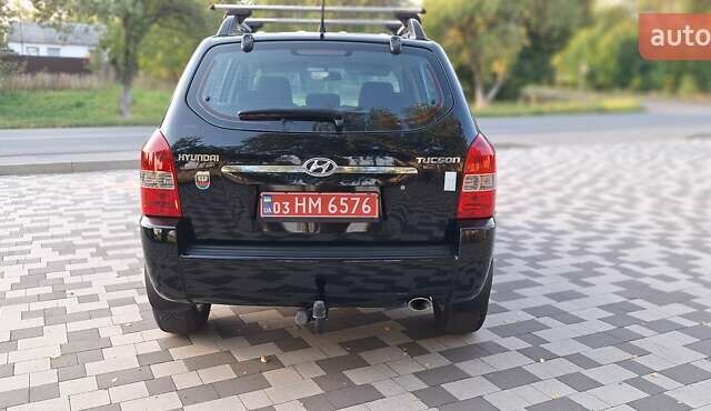 Черный Хендай Туксон, объемом двигателя 2 л и пробегом 190 тыс. км за 8150 $, фото 10 на Automoto.ua
