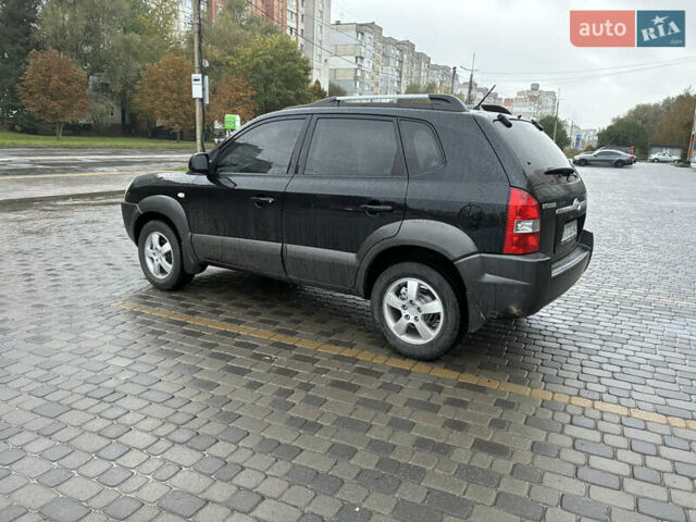 Черный Хендай Туксон, объемом двигателя 2 л и пробегом 176 тыс. км за 7450 $, фото 3 на Automoto.ua