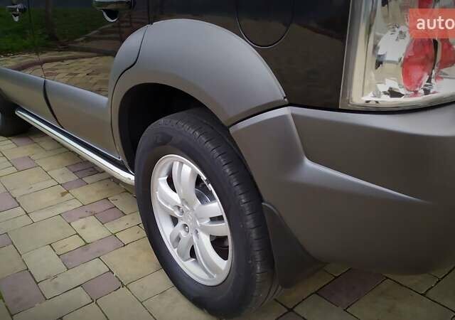 Чорний Хендай Туксон, об'ємом двигуна 2 л та пробігом 229 тис. км за 8600 $, фото 82 на Automoto.ua