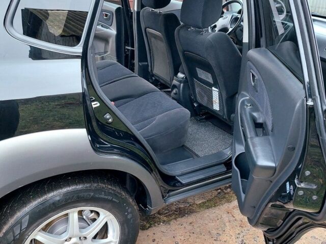 Черный Хендай Туксон, объемом двигателя 2 л и пробегом 272 тыс. км за 7500 $, фото 6 на Automoto.ua