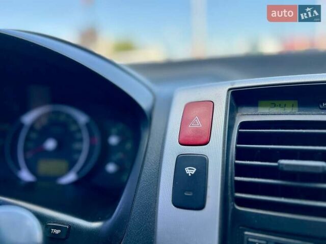 Черный Хендай Туксон, объемом двигателя 2 л и пробегом 227 тыс. км за 8200 $, фото 21 на Automoto.ua