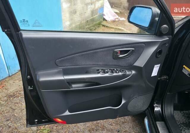 Чорний Хендай Туксон, об'ємом двигуна 2 л та пробігом 207 тис. км за 8200 $, фото 27 на Automoto.ua