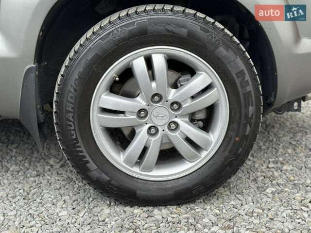 Хендай Туксон 2007 в Ужгороде на Automoto.ua Черный Хендай Туксон, объемом двигателя 1.98 л и пробегом 157 тыс. км за 7300 $, фото 48 на Automoto.ua