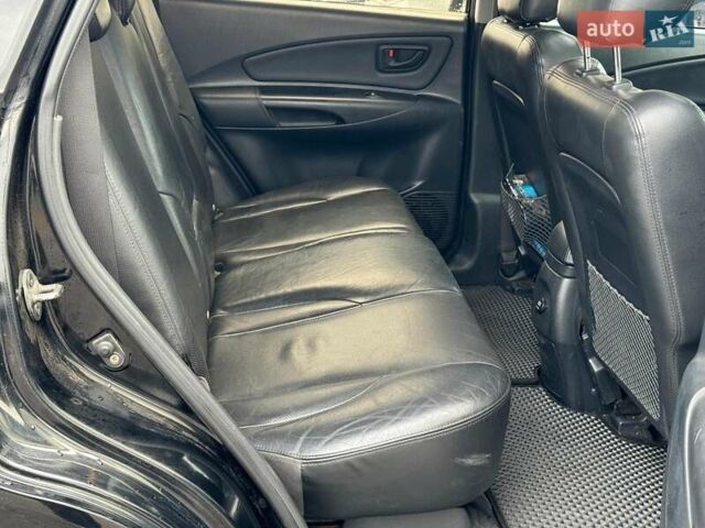 Черный Хендай Туксон, объемом двигателя 2 л и пробегом 177 тыс. км за 8940 $, фото 21 на Automoto.ua