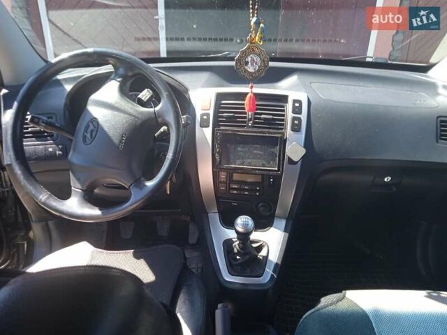 Черный Хендай Туксон, объемом двигателя 1.98 л и пробегом 222 тыс. км за 8200 $, фото 4 на Automoto.ua