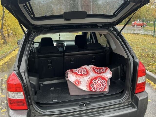 Хендай Туксон 2007 у Кам'янське (Дніпродзержинськ) на Automoto.ua Чорний Хендай Туксон, об'ємом двигуна 2 л та пробігом 162 тис. км за 7999 $, фото 15 на Automoto.ua