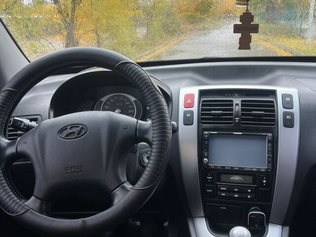 Хендай Туксон 2007 у Кам'янське (Дніпродзержинськ) на Automoto.ua Чорний Хендай Туксон, об'ємом двигуна 2 л та пробігом 162 тис. км за 7999 $, фото 13 на Automoto.ua