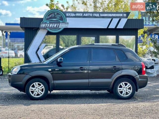 Черный Хендай Туксон, объемом двигателя 2 л и пробегом 227 тыс. км за 8200 $, фото 2 на Automoto.ua