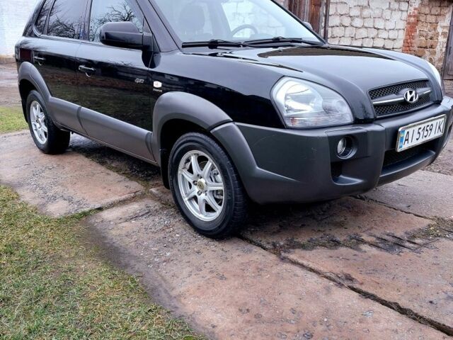 Черный Хендай Туксон, объемом двигателя 2 л и пробегом 272 тыс. км за 7500 $, фото 2 на Automoto.ua