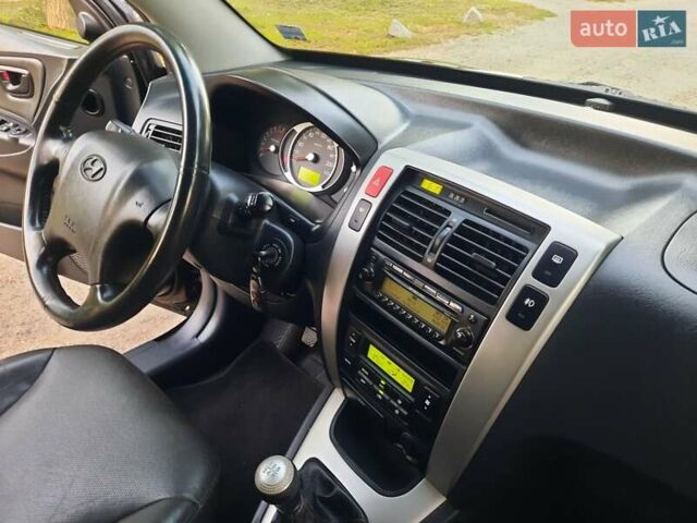 Черный Хендай Туксон, объемом двигателя 2 л и пробегом 219 тыс. км за 7990 $, фото 64 на Automoto.ua