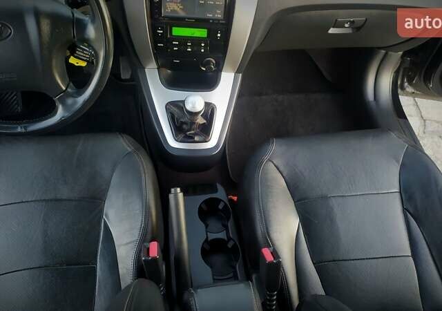 Черный Хендай Туксон, объемом двигателя 2 л и пробегом 230 тыс. км за 8600 $, фото 160 на Automoto.ua