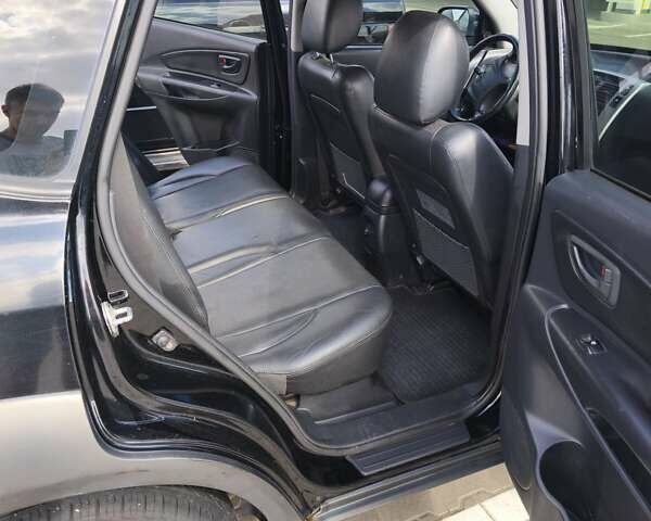 Черный Хендай Туксон, объемом двигателя 2 л и пробегом 158 тыс. км за 7500 $, фото 21 на Automoto.ua