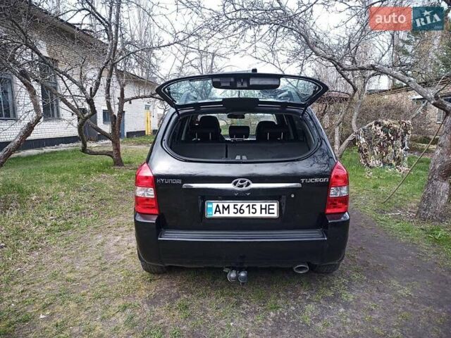 Черный Хендай Туксон, объемом двигателя 2 л и пробегом 240 тыс. км за 8200 $, фото 1 на Automoto.ua