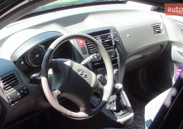 Черный Хендай Туксон, объемом двигателя 1.98 л и пробегом 234 тыс. км за 7800 $, фото 10 на Automoto.ua