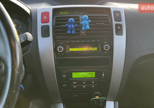 Черный Хендай Туксон, объемом двигателя 1.98 л и пробегом 243 тыс. км за 8500 $, фото 38 на Automoto.ua