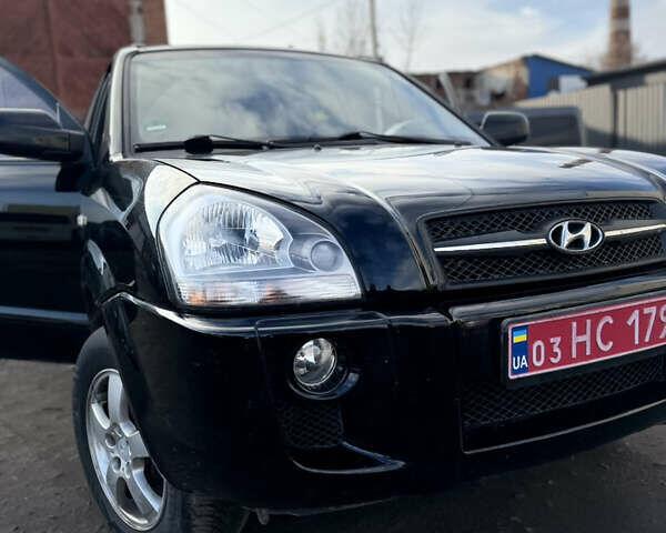 Черный Хендай Туксон, объемом двигателя 1.98 л и пробегом 230 тыс. км за 7750 $, фото 3 на Automoto.ua