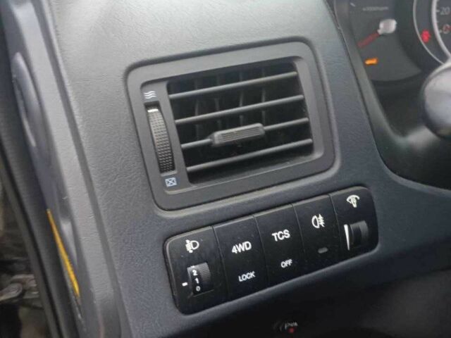 Черный Хендай Туксон, объемом двигателя 2 л и пробегом 200 тыс. км за 8300 $, фото 7 на Automoto.ua