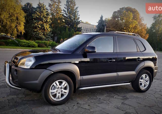 Черный Хендай Туксон, объемом двигателя 2 л и пробегом 230 тыс. км за 8600 $, фото 3 на Automoto.ua