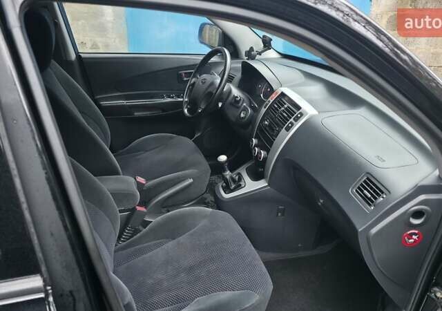 Чорний Хендай Туксон, об'ємом двигуна 2 л та пробігом 207 тис. км за 8200 $, фото 15 на Automoto.ua