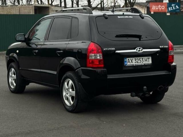 Черный Хендай Туксон, объемом двигателя 1.98 л и пробегом 260 тыс. км за 6900 $, фото 2 на Automoto.ua