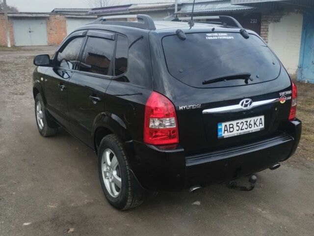 Чорний Хендай Туксон, об'ємом двигуна 2 л та пробігом 246 тис. км за 8100 $, фото 4 на Automoto.ua