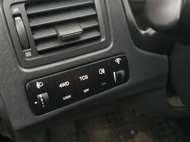 Черный Хендай Туксон, объемом двигателя 2 л и пробегом 240 тыс. км за 8800 $, фото 7 на Automoto.ua