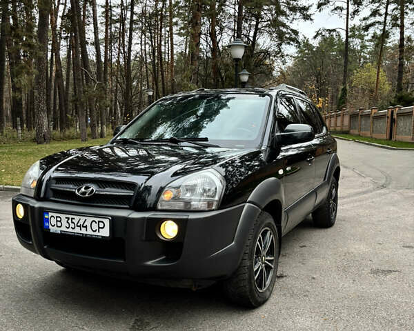 Черный Хендай Туксон, объемом двигателя 1.99 л и пробегом 266 тыс. км за 7500 $, фото 3 на Automoto.ua