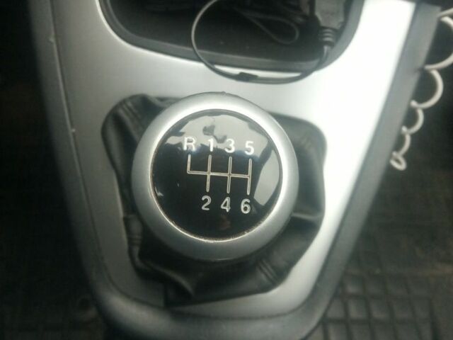 Черный Хендай Туксон, объемом двигателя 2 л и пробегом 240 тыс. км за 8800 $, фото 5 на Automoto.ua