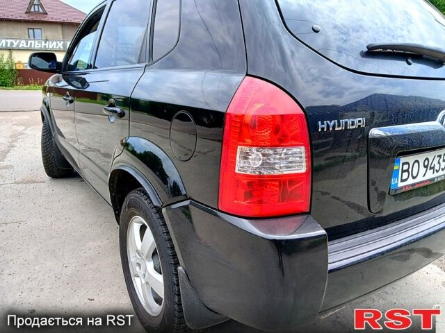 Черный Хендай Туксон, объемом двигателя 2 л и пробегом 235 тыс. км за 7900 $, фото 6 на Automoto.ua