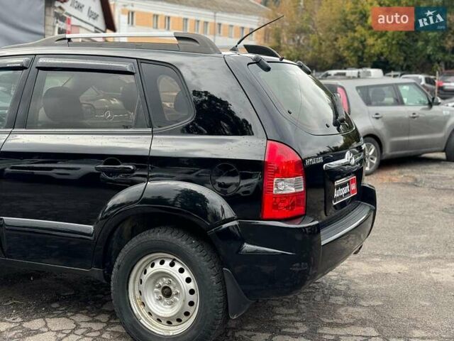 Черный Хендай Туксон, объемом двигателя 2 л и пробегом 177 тыс. км за 8940 $, фото 8 на Automoto.ua