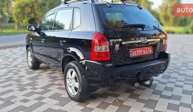 Черный Хендай Туксон, объемом двигателя 2 л и пробегом 190 тыс. км за 8150 $, фото 11 на Automoto.ua