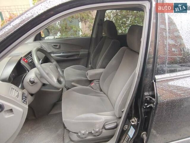 Черный Хендай Туксон, объемом двигателя 1.98 л и пробегом 234 тыс. км за 7800 $, фото 4 на Automoto.ua