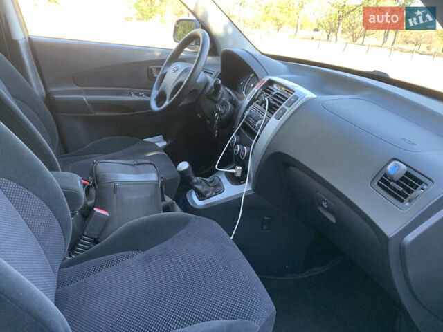 Чорний Хендай Туксон, об'ємом двигуна 2 л та пробігом 56 тис. км за 9500 $, фото 12 на Automoto.ua