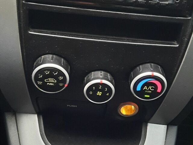 Чорний Хендай Туксон, об'ємом двигуна 2 л та пробігом 214 тис. км за 4400 $, фото 6 на Automoto.ua