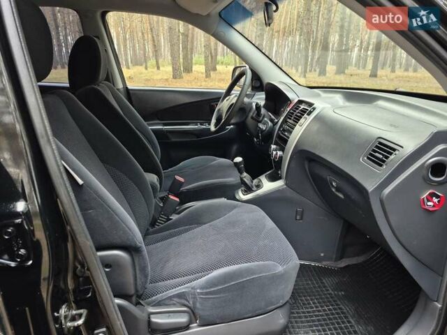 Черный Хендай Туксон, объемом двигателя 2 л и пробегом 198 тыс. км за 7800 $, фото 11 на Automoto.ua