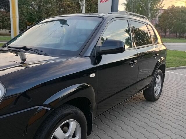 Черный Хендай Туксон, объемом двигателя 2 л и пробегом 192 тыс. км за 7950 $, фото 6 на Automoto.ua