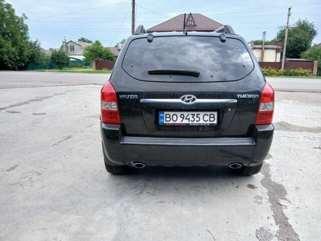 Чорний Хендай Туксон, об'ємом двигуна 2 л та пробігом 235 тис. км за 8000 $, фото 3 на Automoto.ua