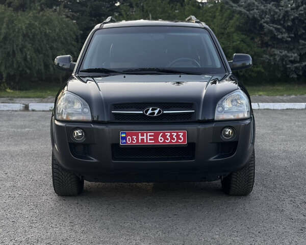 Черный Хендай Туксон, объемом двигателя 2 л и пробегом 239 тыс. км за 7850 $, фото 1 на Automoto.ua
